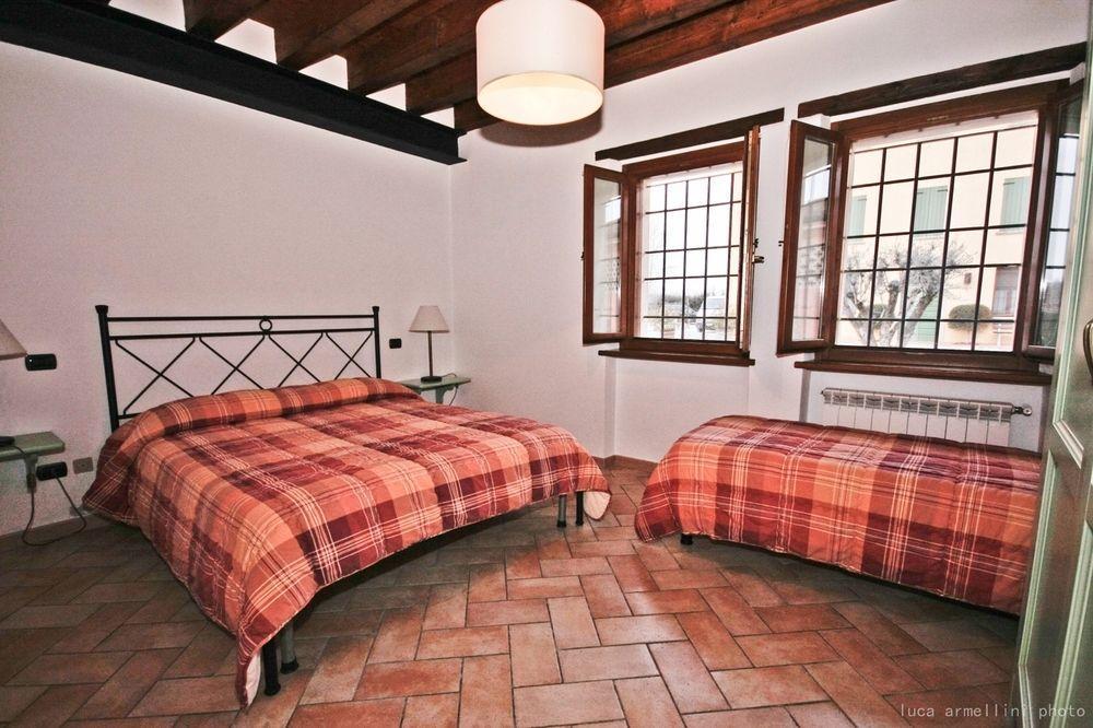 דירות וולטה מנטובנה Agriturismo Cascina Boschi מראה חיצוני תמונה