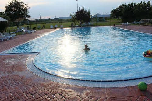 דירות וולטה מנטובנה Agriturismo Cascina Boschi מראה חיצוני תמונה